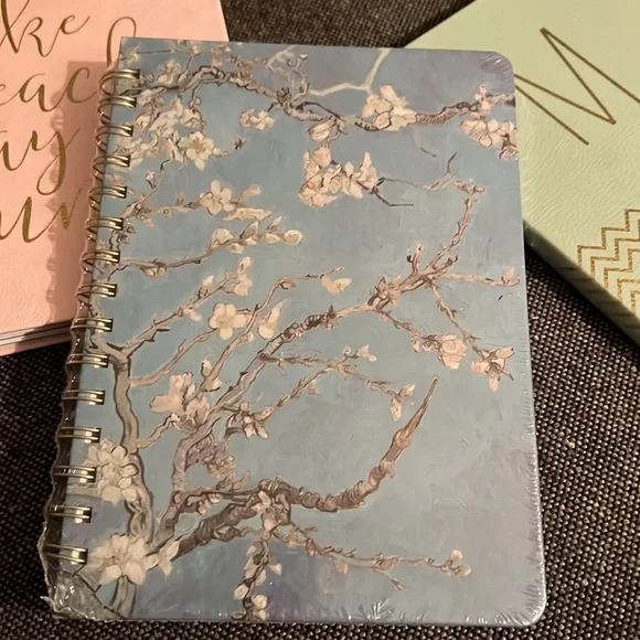 Set of 3 journals and yearly planner. (New) - Picture 10 of 10